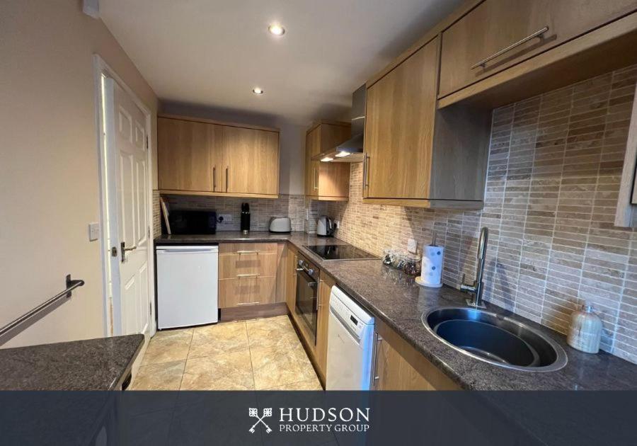 Villa Telford Townhouse With Parking And Garden Extérieur photo