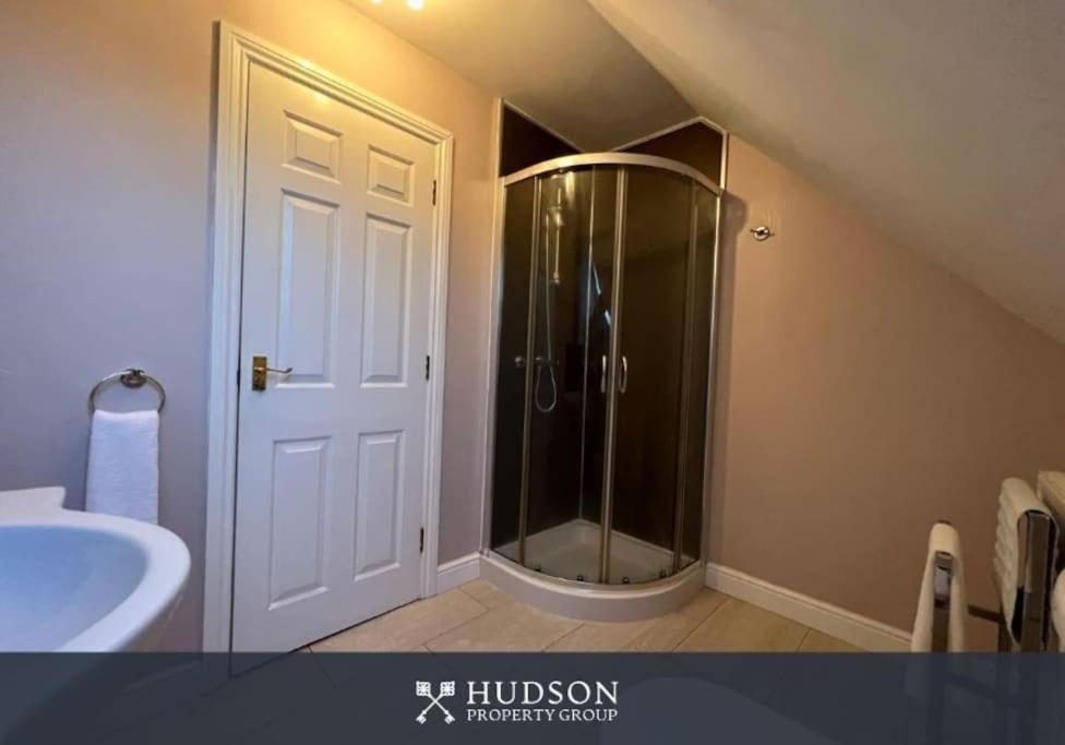Villa Telford Townhouse With Parking And Garden Extérieur photo