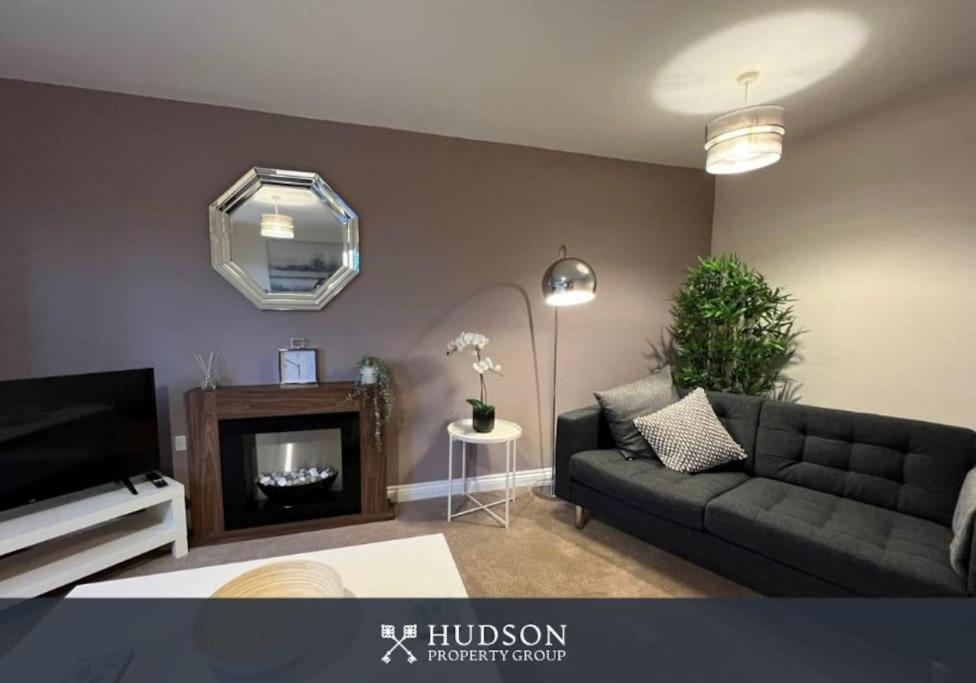 Villa Telford Townhouse With Parking And Garden Extérieur photo