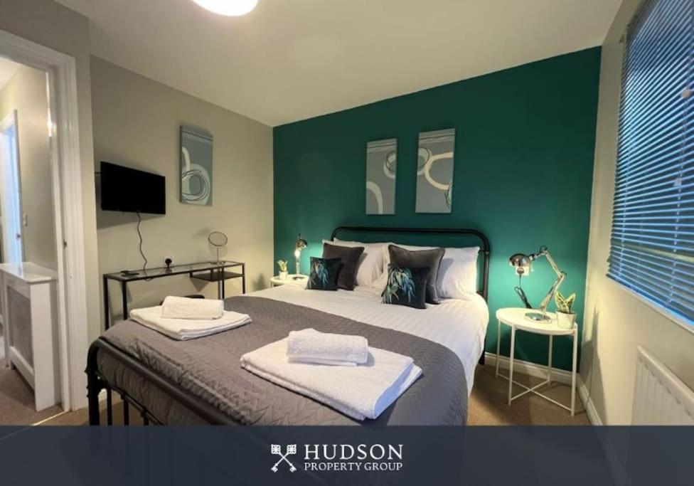 Villa Telford Townhouse With Parking And Garden Extérieur photo