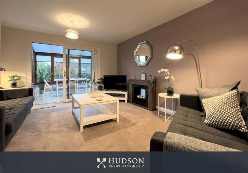 Villa Telford Townhouse With Parking And Garden Extérieur photo
