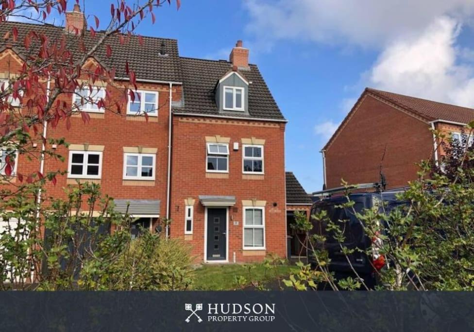 Villa Telford Townhouse With Parking And Garden Extérieur photo
