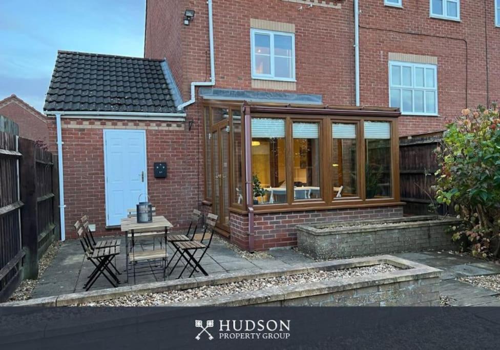Villa Telford Townhouse With Parking And Garden Extérieur photo